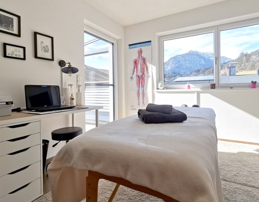 Praxis, Behandlungsraum Pura Vida, Heilmassage in Wiesing Tirol, Dominique Hahn